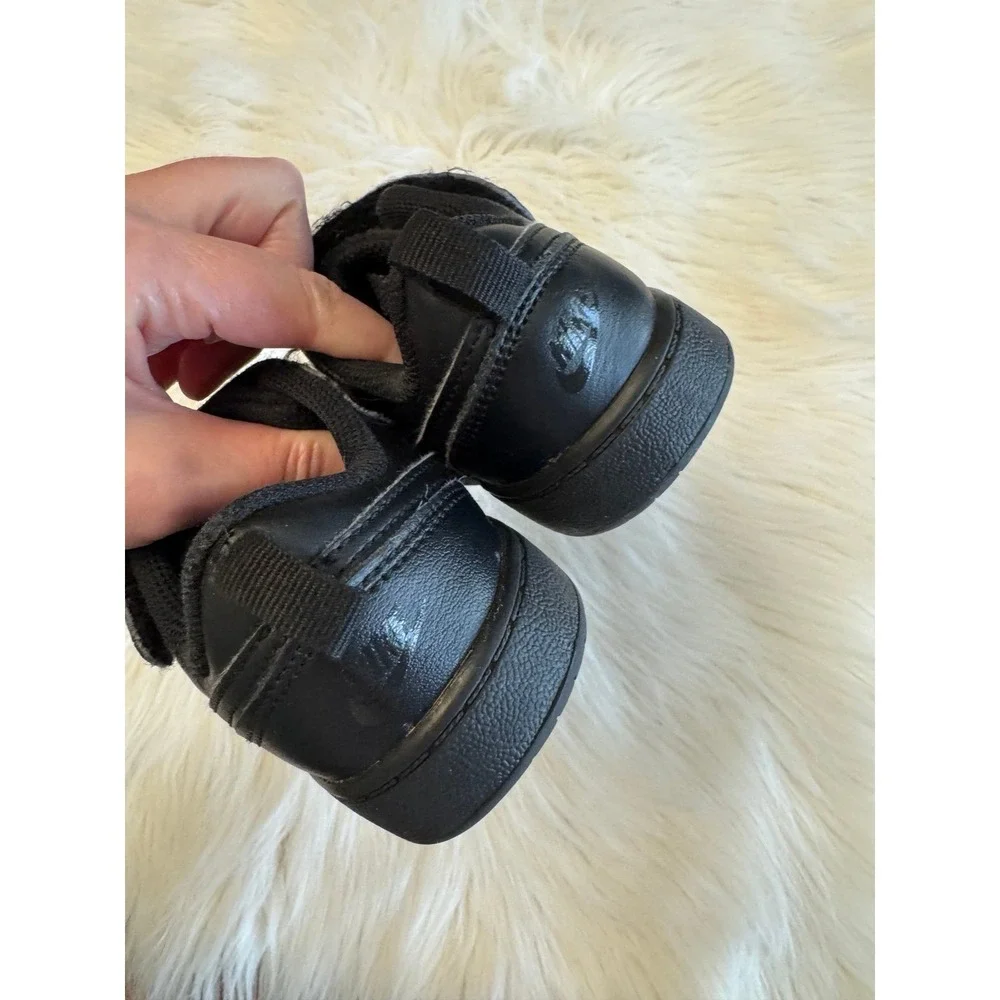 black Nike Kids' Court Borough Low‎ 2 size 10